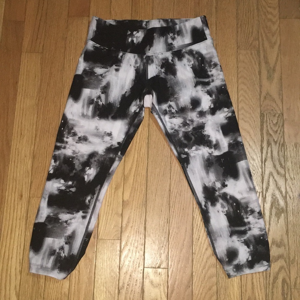 Calvin Kline performance crops